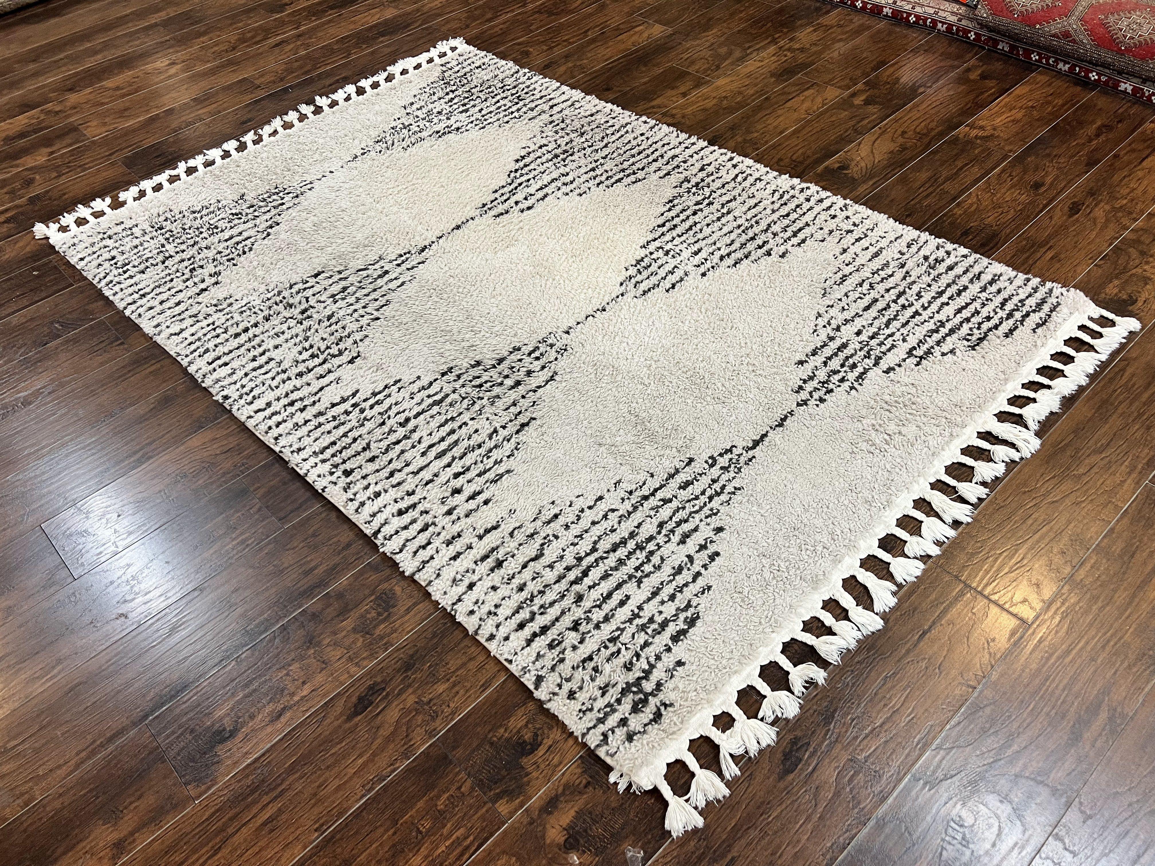 Shag Rug 5x8, Off White and Black Modern Contemporary Shag Area Rug, Moroccan Style Rug 5 x 8 ft, Medium Sized Rug, nuLoom Rug - Jewel Rugs