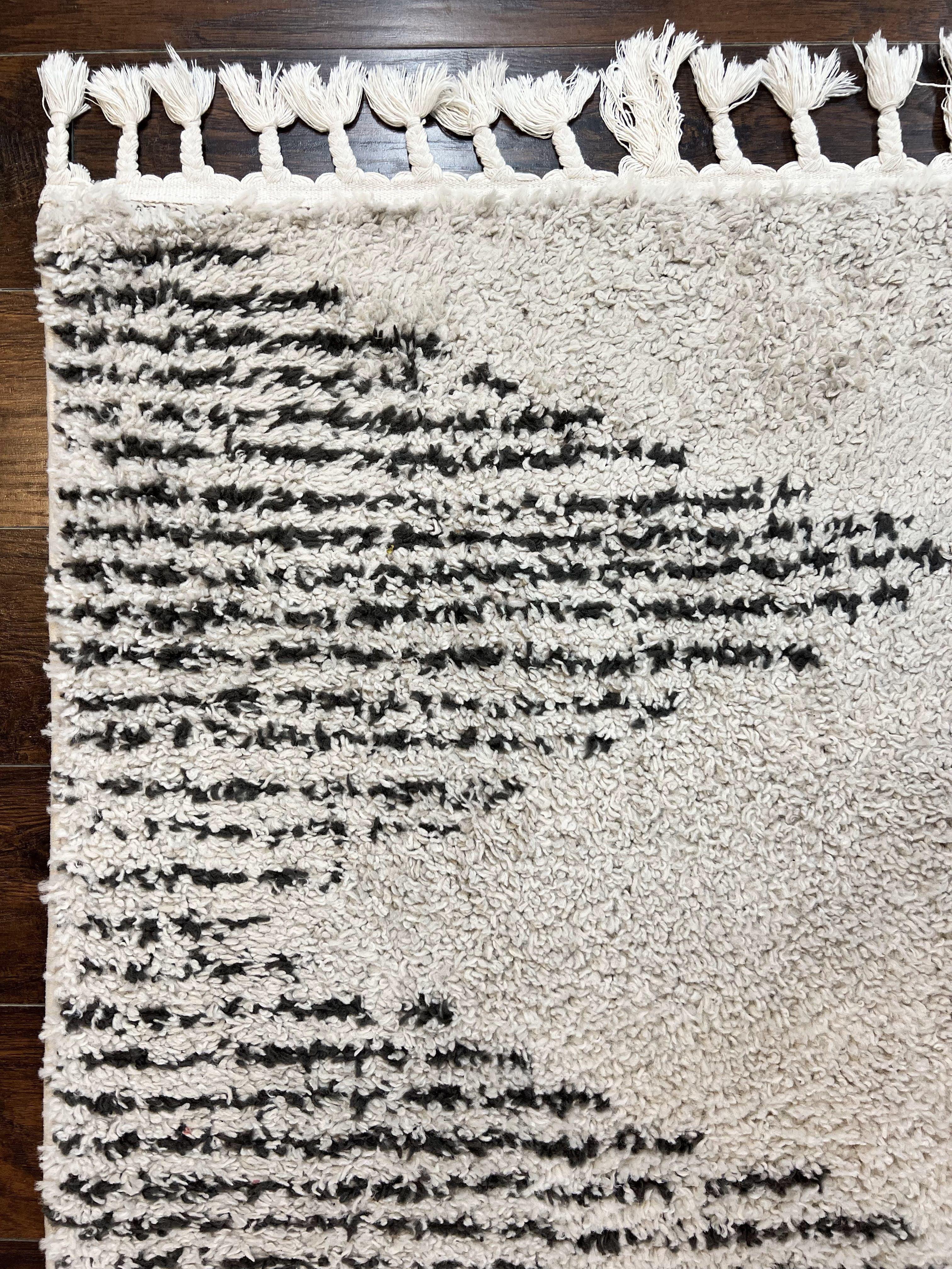 Shag Rug 5x8, Off White and Black Modern Contemporary Shag Area Rug, Moroccan Style Rug 5 x 8 ft, Medium Sized Rug, nuLoom Rug - Jewel Rugs