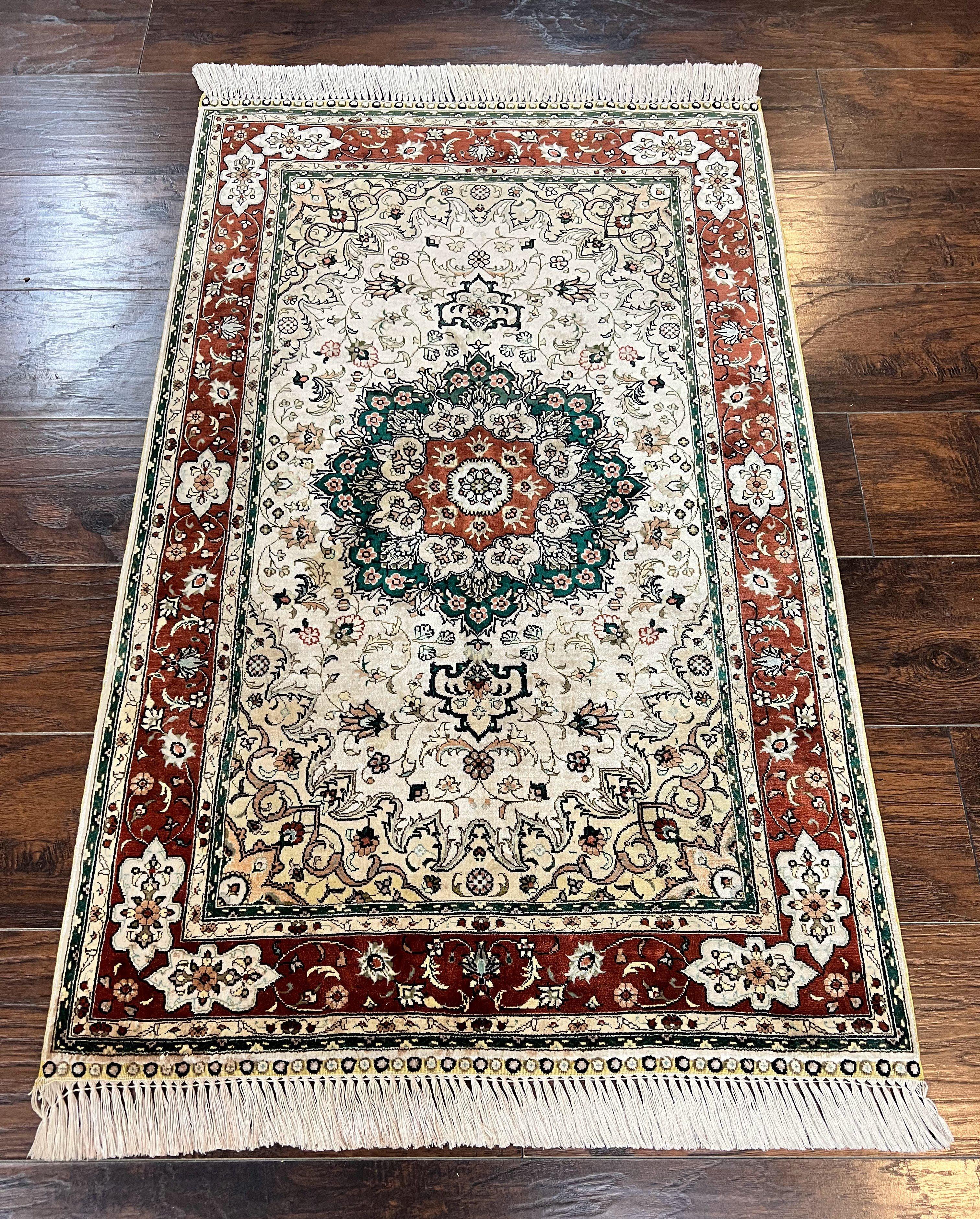 Silk Turkish Kayseri Rug 2.7 x 4, Floral Medallion, Fine Oriental Carpet, Small Vintage Rug, Silk Pile on Silk Foundation, Hand Knotted - Jewel Rugs