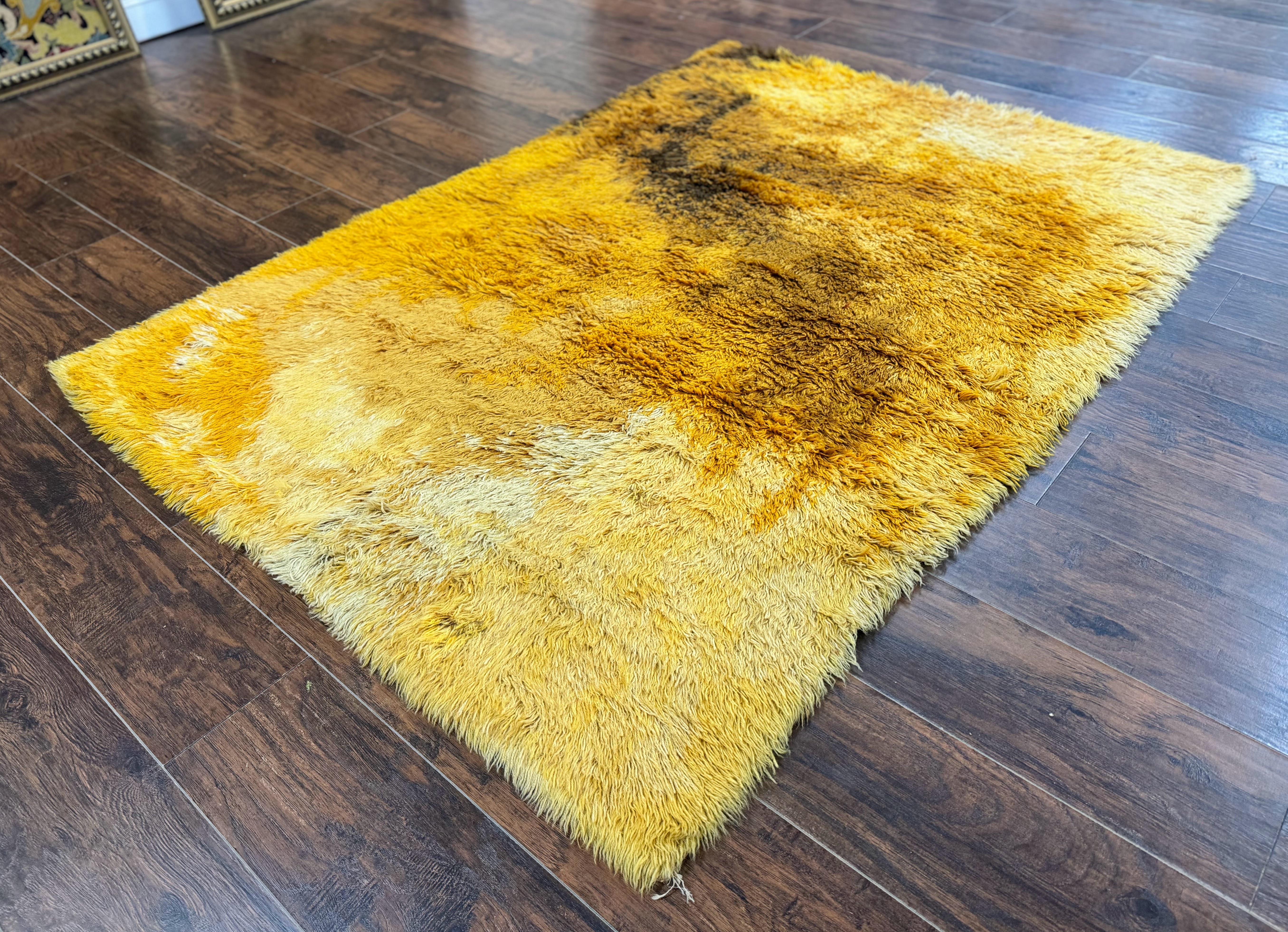 Rya Shag Rug 4.6 x 6, Shades of Yellow, Mid Century Vintage Carpet - Jewel Rugs