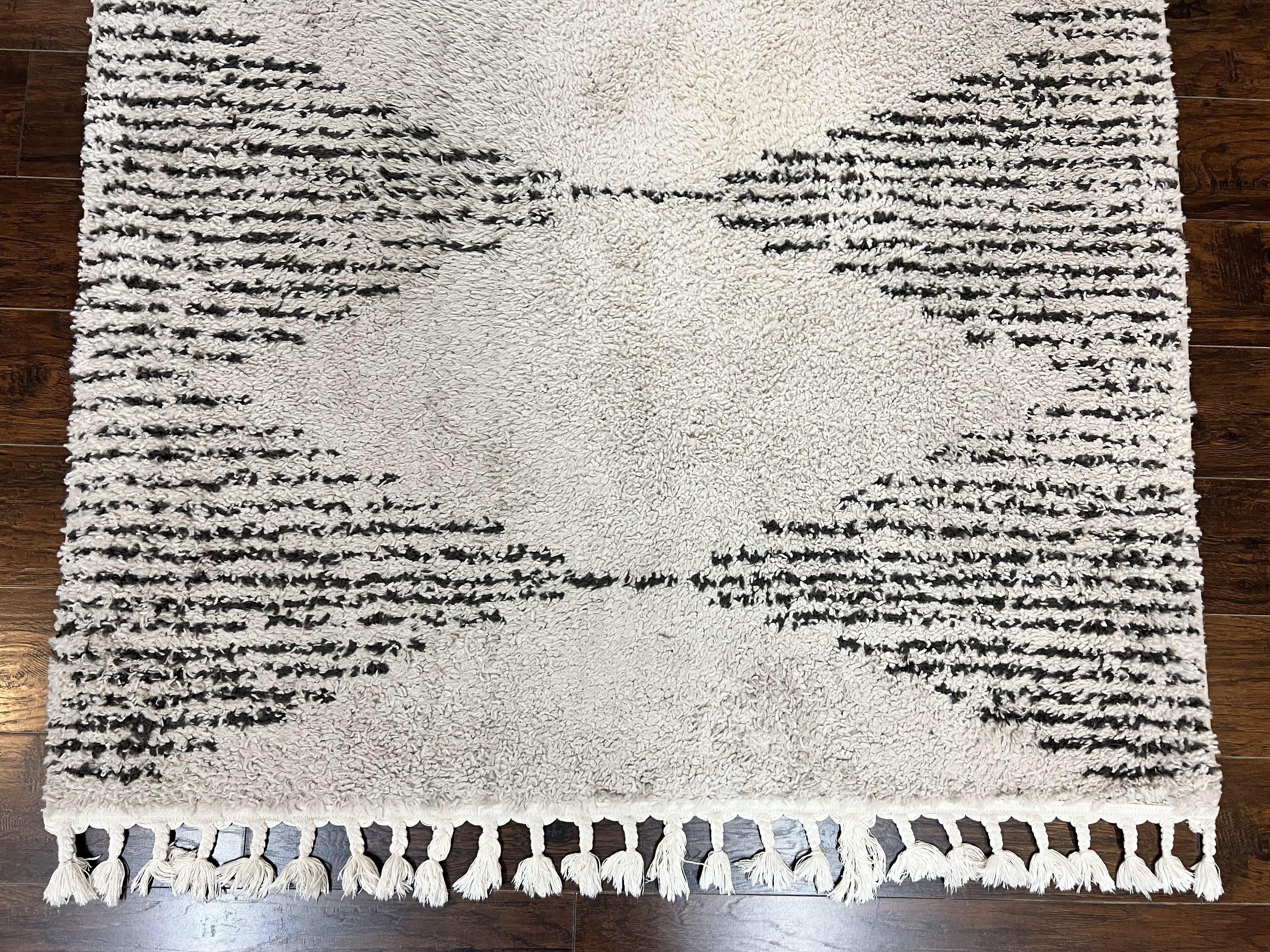 Shag Rug 5x8, Off White and Black Modern Contemporary Shag Area Rug, Moroccan Style Rug 5 x 8 ft, Medium Sized Rug, nuLoom Rug - Jewel Rugs