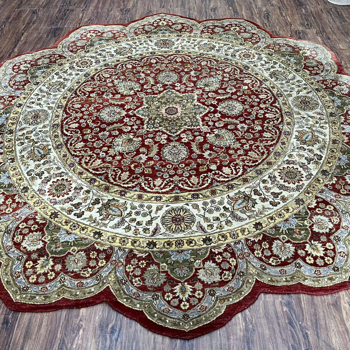 8ft Round Hand Knotted Rug, Unique Flower Petal Shape, 8x8 Circular Wo ...